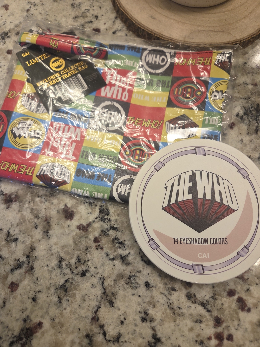 The Who 14-Color Eyeshadow Palette + Colorful Logo Travel Bag